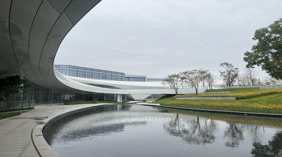 東莞大灣區(qū)大學(xué)松山湖校區(qū)GRC構(gòu)件項目